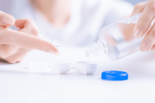 Comment nettoyer ses lentilles de contact